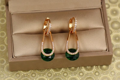 Серьги Xuping Jewelry Адажио с зеленым камнем 3,4 см золотистые