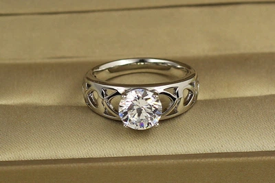 Кольцо Xuping Jewelry обручальное с камнем 8 мм и сердцами по бокам 17 р серебристое
