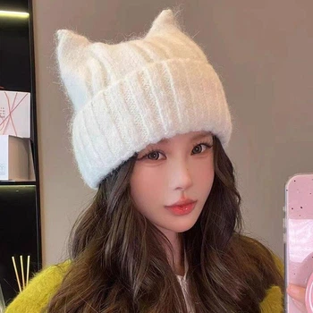 Женская шапка с ушками вязаная зимняя теплая стильная шапка «Cat Ears» в трендовом дизайне кошачьи уши меховая мягкая белая One size