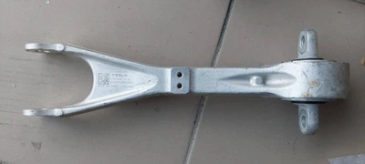 Важіль задній верхній Tesla Model SP, XP 1420421-00-G