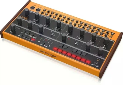 Полумодульный аналоговый синтезатор Behringer Crave с 32-шаговым секвенсором