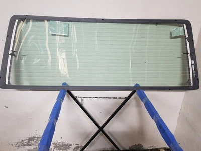 Заднє скло VW Transporter 2003-2021 Saint-Gobain Sekurit 22939000
