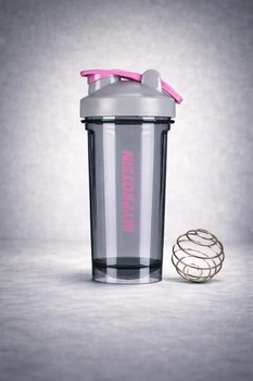 Шейкер спортивний + пружина 700 мл Myprotein fuel yuor ambition сірий з рожевим