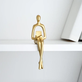 Статуэтка MBM HOME "Человек с книгой" DH-ST-26 GOLD золотистая