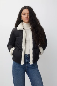 Стильная куртка Pull&Bear с искусственным мехом черная М арт.7712\347\833