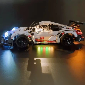 Конструктор автомобиля Porsche 911 RSR на 1580 деталей в масштабе 1:10 с LED подсветкой