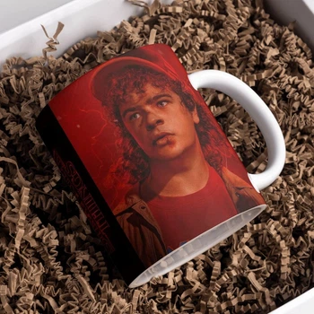 Чашка черная хамелеон Stranger things Очень странные дела Дастин 330 мл (ДД11052)