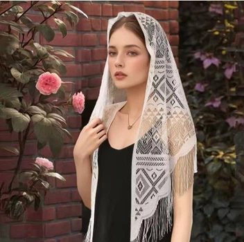 Біла хустка до церкви жіноча ажурна трикутна шарф на хрестини вінчання