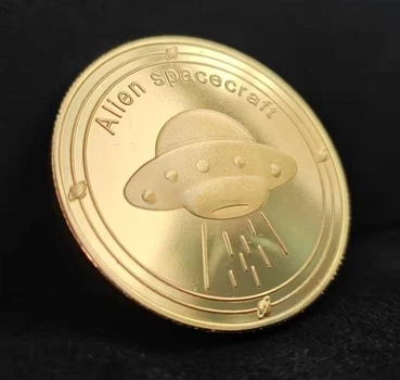 Позолоченная сувенирная монета Alien UFO — коллекционный подарок для любителей космоса и НЛО