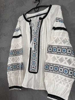 Жіноча вишиванка "Симфонія" M біла (В2556)