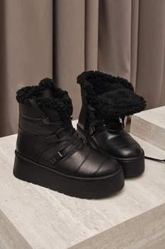 Женские зимние кожаные угги PARADIZE SHOES из черной кожи со шнуровкой и меховой опушкой на высокой подошве 40 размер (стелька 26,1 см)