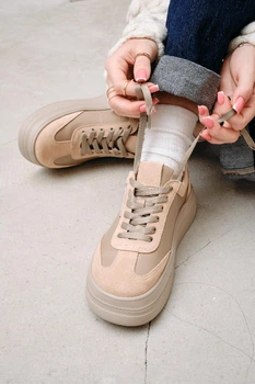 Женские демисезонные кеды PARADIZE SHOES из темно-бежевой кожи с замшевыми вставками на высокой подошве 41 размер (стелька 27 см)