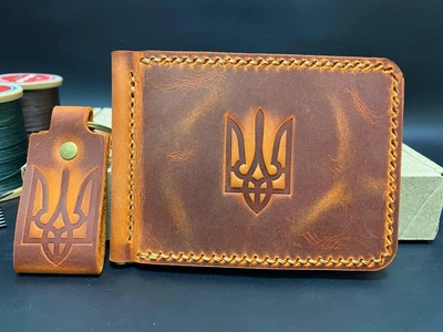 Затиск Для Грошей із Натуральної Шкіри з Гербом Шкіряний Гаманець Набір + Брелок Коньячний Колір