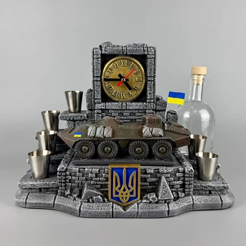 Набор штофов с рюмками и бутылкой 500 мл "БТР-70" ручная работа | Встроенные часы PA_1231_1