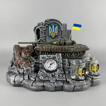 Набор штофов с ручкой и бутылкой 500 мл "Т-72Б" | Подставка с детализированным танком и часами PA_1076_3