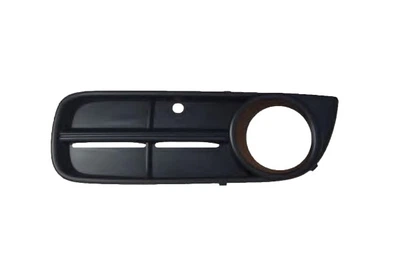 Решітка в бампер AVTM Skoda Fabia 07-10 права з отв. ПТФ крім RS Шкода Фабия АМ0038924