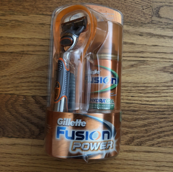 Подарочный набор Gillette Fusion Power With HydraGel (бритва батарейка подставка гель для бритья)