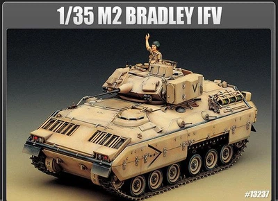 Сборная модель 1/35 БТР M2 Бредли IFV Академия 13237