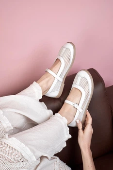 Елегантні балетки PARADIZE SHOES шкіряні білого кольору з текстильними вставками сіткою на низькій темно-бежевого кольору підошві 39 розмір (устілка 26 см)
