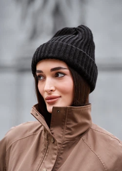 Жіноча шапка Staff 17 black One Size