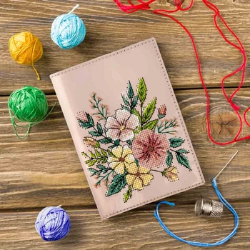 Набор для вышивания нитками на искусственной коже «Обложка на паспорт» Wonderland Crafts FLHL-094 Розовый