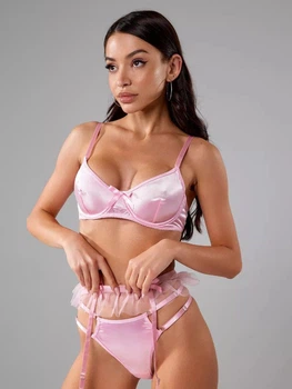 Комплект женского нижнего белья Barbie атласный набор бюстгальтер трусики пояс с оборками и подтяжками розовый S