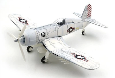 Модель самолета Chance Vought F4U Corsair (Чанс-Воут F4U «Корсар») белый