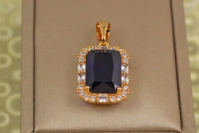 Кулон Xuping Jewelry прямоугольник с синим камнем в ободке из крупных фианитов 2 см золотистый