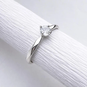 Серебряное кольцо с фианитом Идеальные грани 19,5