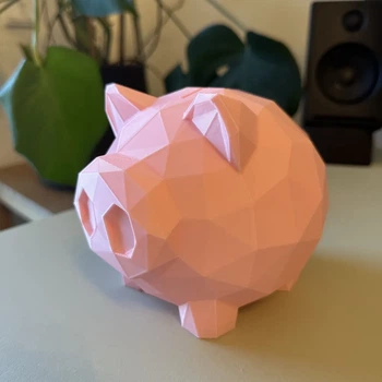 Скарбничка-свинка у сучасному стилі low poly. Aivory