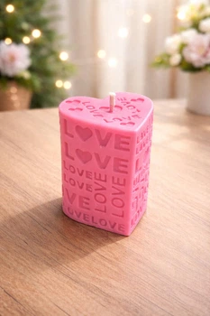 Свеча ручной работы соевая "LOVE" ко дню Влюбленных розовый