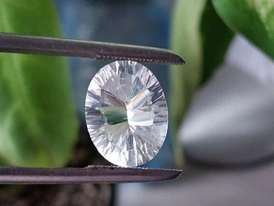 Натуральный топаз 8.14 Ct 12 х 16 мм (2624)
