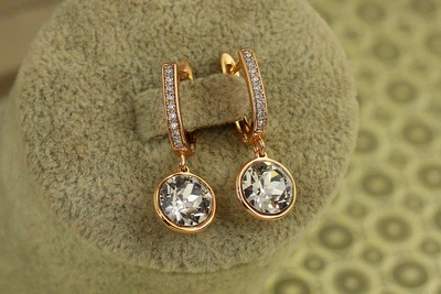 Серьги подвески Xuping Jewelry Сваровски кружочки белые хамелеон 2,8 см золотистые
