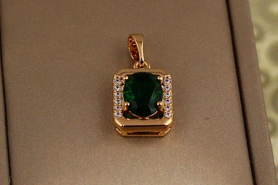 Кулон Xuping Jewelry Зеленый овальный камень в прямоугольной оправе 1,5 см золотистый