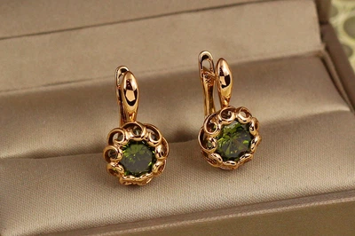 Серьги Xuping Jewelry Парфе с изумрудным камнем 2 см золотистые