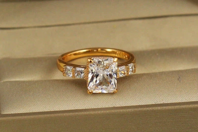 Кольцо Xuping Jewelry Большой прямоугольник с белым камнем р 20 золотистое