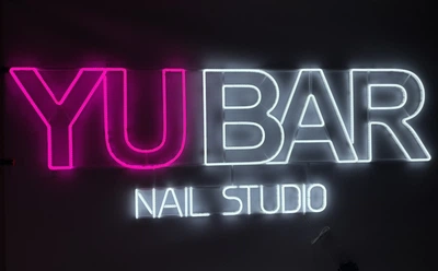 Неоновая вывеска YU BAR nail studio 1800x600 Комбинированный