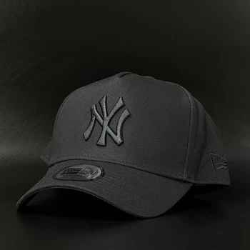 Черная кепка New Era New York Yankees 9FORTY E-Frame 60675529