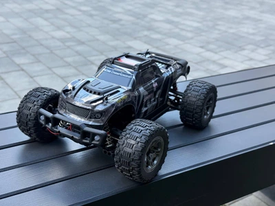 Большая машинка KF10 1:10 на пульте – 4WD, полный привод, до 40 км/ч, LED подсветка, влагозащищённая радиоупра