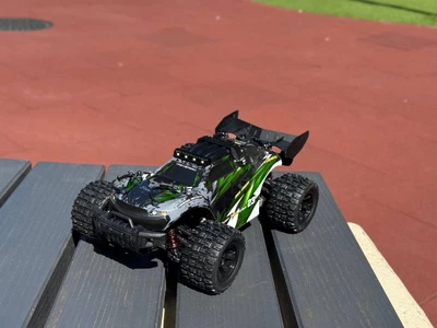 Полноприводный внедорожник ZZL SG118 PRO 1:18 4WD 40 км/ч — скоростной внедорожник на пульте, RC машинка для бездорожья