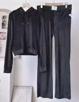 Піжама Juicy Couture Women's 2 Piece Velvet Fleece Short Sleeve Shirt and Pajama Shorts Lounge Sleepwear Set чорна розмір L (COPY)