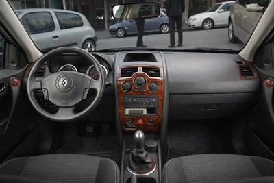 Накладки на панель приборов 17 деталей (Meric, Турция) Карбон для Renault Megane II 2004-2009 гг