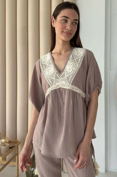 Жіноча блуза з мереживом та V-подібним вирізом Nenka XL Капучино (nenka3449-XL)