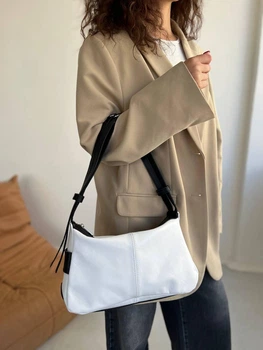 Сумка багет натуральная кожа средняя белая с черным ARTiS Bags 1820 5113-4620