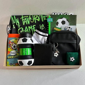 Подарунковий набір Football Box для хлопців - футболістів з футболкою, сумочкою, пляшкою, 13 позицій