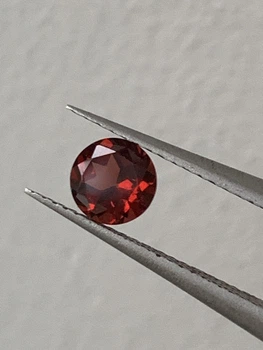 Натуральный красный гранат 5.0 мм 0.6 ct огранка круг калиброванный