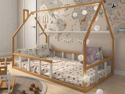 Детская кроватка домик Монтессори на полу от Busy Wood Модель 1 с ограждением 190x90 см натуральное дерево