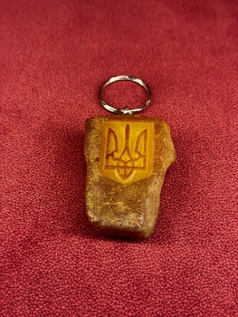 Брелок из янтаря (трезубец) 50/36 мм к-238