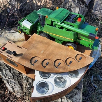 Наливатор "Комбайн" John Deere под 5 рюмок 57 мл для разлива напитков, с пищевым шлангом и аккумулятором, из дерева