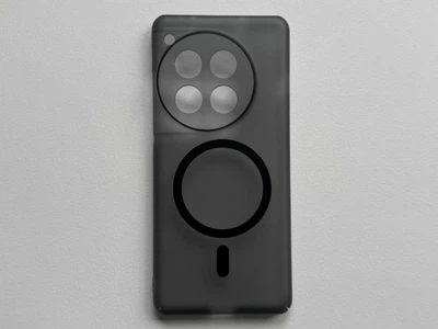 Защитный чехол-панель с MagSafe для OnePlus 12 тонкий, полупрозрачный,черный, матовый, высококачественный пластик